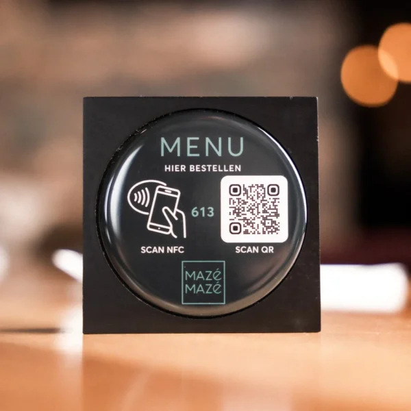 Tischaufsteller mit NFC-QR-Code mit Nummerierung